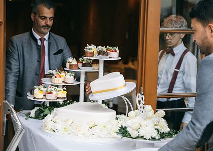 hotel-kitzhof-team-bei-ihrer-hochzeit-9